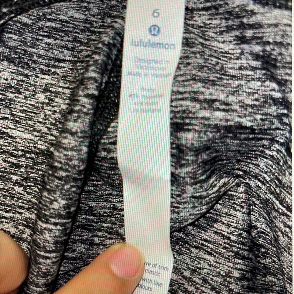 LULULEMON ATHLETICA MID RISE LEGGINGS. - Picture 7 of 7